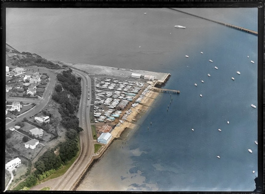 Okahu Bay, Auckland, showing Royal Akarana Yacht Club besides Tamaki Drive and Paritai Drive