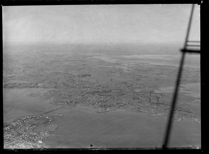 Original photograph: Suburban Bus Company Coverage, view south to Gloucester Reserve and the Mangere Road Bridge to Mangere and Papatoetoe beyond, Auckland City