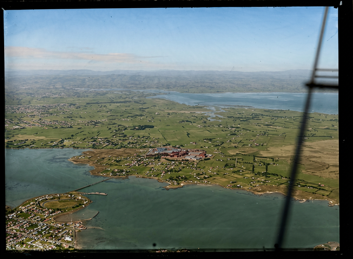 AI colourised photograph: Suburban Bus Company Coverage, view south to Gloucester Reserve and the Mangere Road Bridge to Mangere and Papatoetoe beyond, Auckland City
